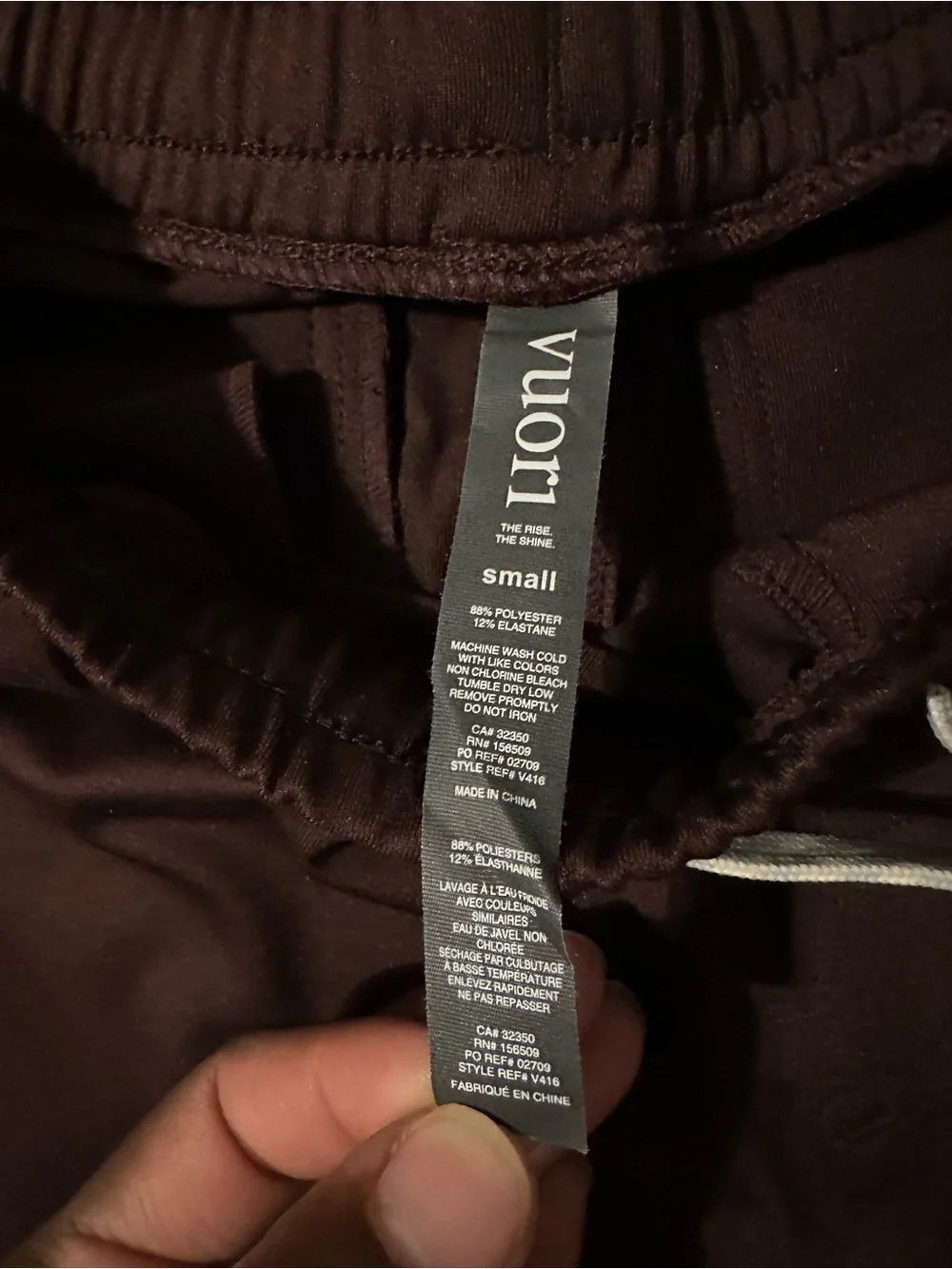 Vuori Sunday Performance Jogger Mens Size S Zipper Pockets Stretch Oxblood